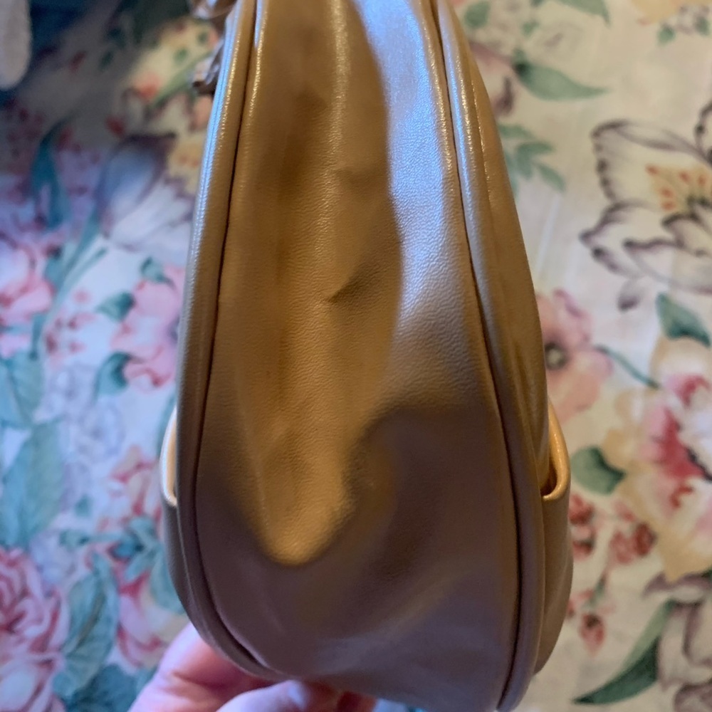 Stylish Tan Ruched Handbag - Picture 4 of 6